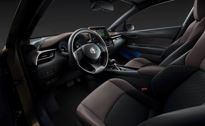 Toyota chr интерьер
