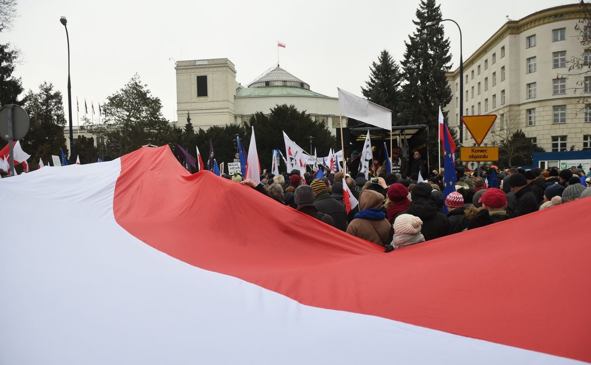 Demonstracja opozycji przed Sejmem