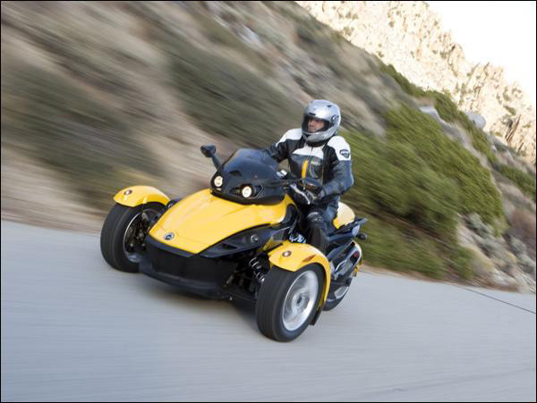 BRP Can-Am Spyder: nowy rozmiar roadstera
