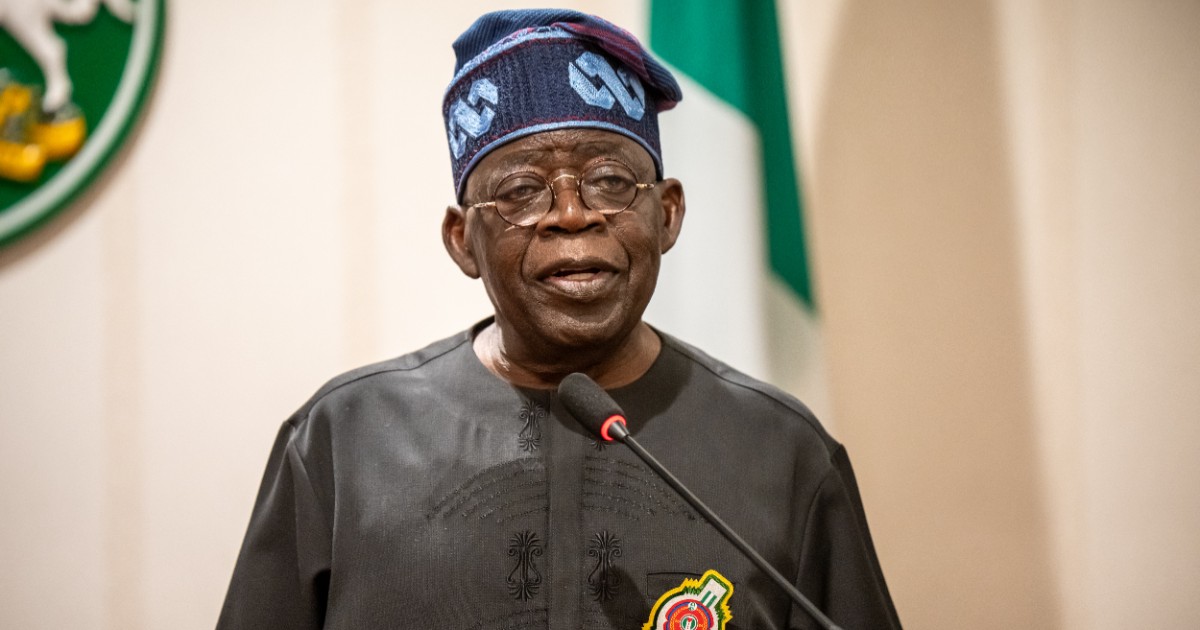 A Nigéria lançou um ambicioso projecto de reforma fiscal para modernizar o seu sistema fiscal. O plano visa reduzir as sobreposições fiscais, harmonizar processos, alinhar as normas internacionais e promover a prosperidade nacional. Apesar das reservas no norte, o Presidente Tinubu defende veementemente a reforma como uma iniciativa nacional. A reforma visa simplificar a carga fiscal, reforçar o cumprimento, gerar mais receitas e financiar serviços públicos essenciais. É proposta uma abordagem revolucionária à distribuição do IVA, favorecendo uma repartição justa dos rendimentos. Para os cidadãos, a reforma facilitará as obrigações fiscais e apoiará melhorias na qualidade de vida. Este projeto de lei incorpora a visão do governo para uma Nigéria próspera, eficiente e equitativa.