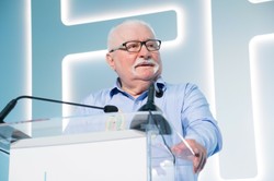 Wałęsa radzi Tuskowi: Obciąć pensję Nawrockiemu, niech "rozładowuje węgiel"