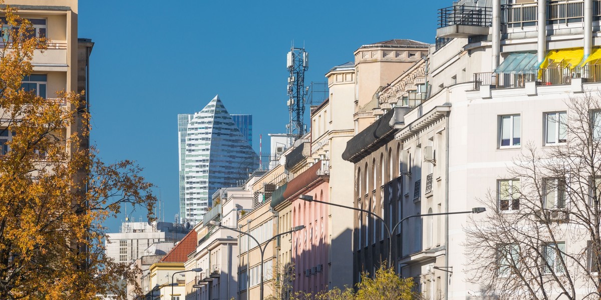 Zarzuty przekroczenia uprawnień i niedopełnienia obowiązków w celu osiągnięcia korzyści majątkowych, w związku z tzw. aferą reprywatyzacyjną, usłyszało troje b. urzędników warszawskiego Biura Gospodarki Nieruchomościami.