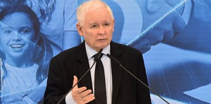 Będą obostrzenia dla niezaszczepionych. Kaczyński podjął decyzję. Wprost mówi o wojnie hybrydowej