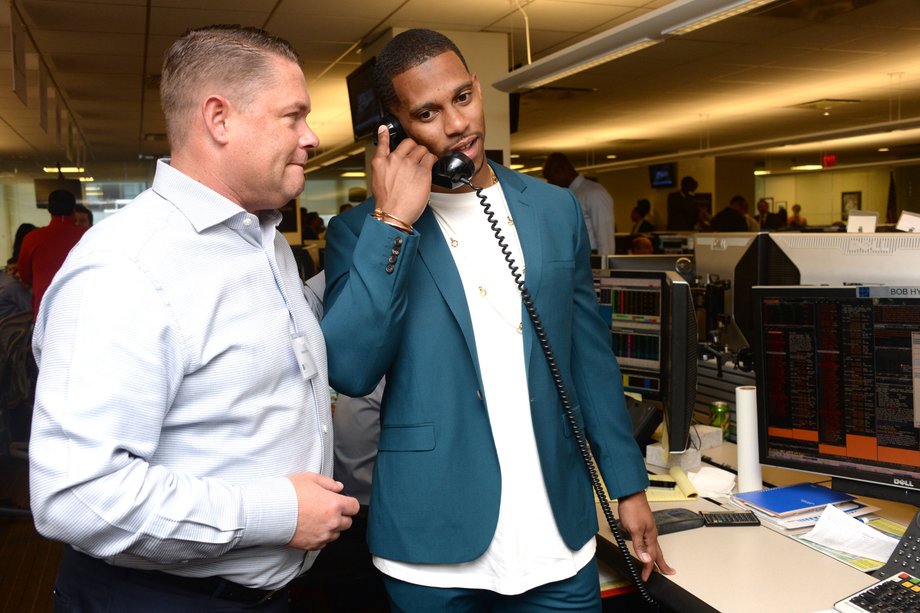 Victor Cruz picked up the phone.