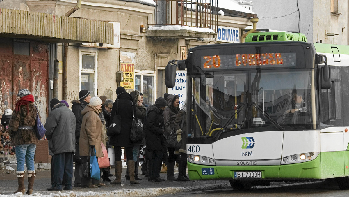 O tym, czy wsiadając do autobusu za każdym razem będzie trzeba odbijać kartę miejską, zdecydują radni Białegostoku - mówił w porannym programie Polskiego Radia Białystok prezydent miasta Tadeusz Truskolaski.