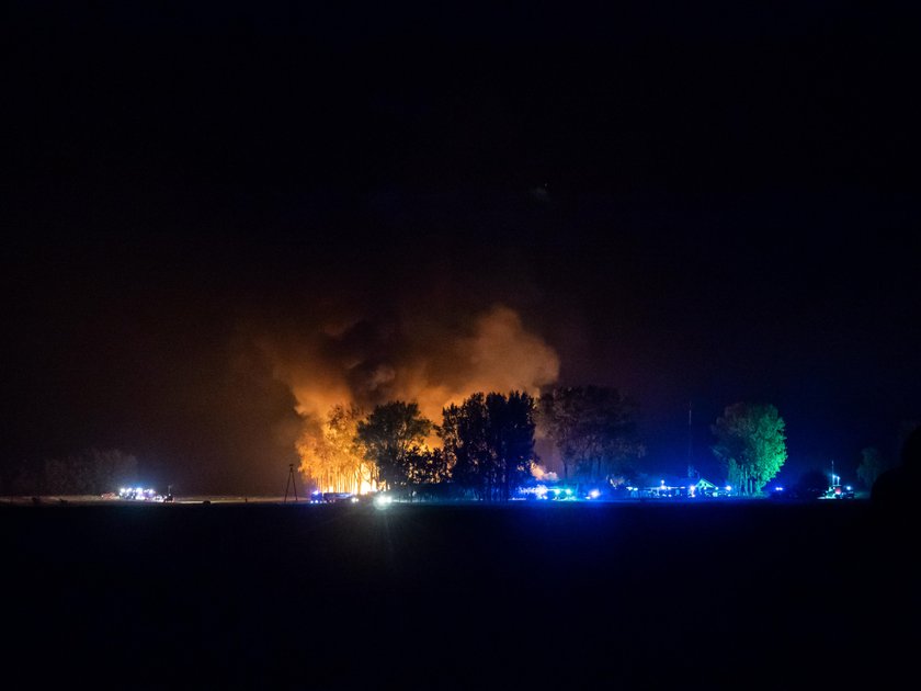 Pożar dwóch składowisk odpadów w Grabowie pod Łęczycą