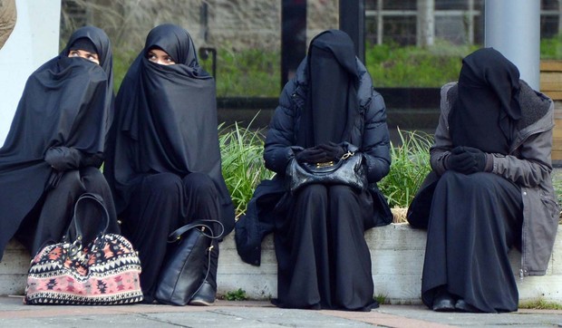 Šerijat je u Siriji bio zabranjen zakonom, a žene nisu primoravane da nose burke