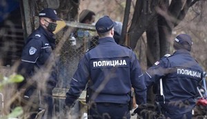 Policija policajci pokrivalica