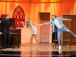 40 coraz bliżej, a biust wciąż niesamowity! Doda zrobiła dekoltem niezłe show w Klinice Skeczów Meczących