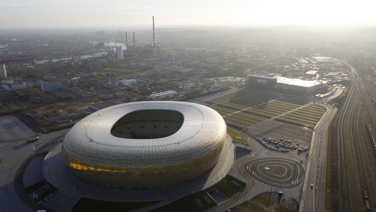 Lechia Gdańsk może stracić prawo zarządzania PGE Arena - ostrzegł dziś na swym blogu Paweł Adamowicz. Według prezydenta Gdańska konsorcjum zarządzające stadionem zalega miastu pieniądze.