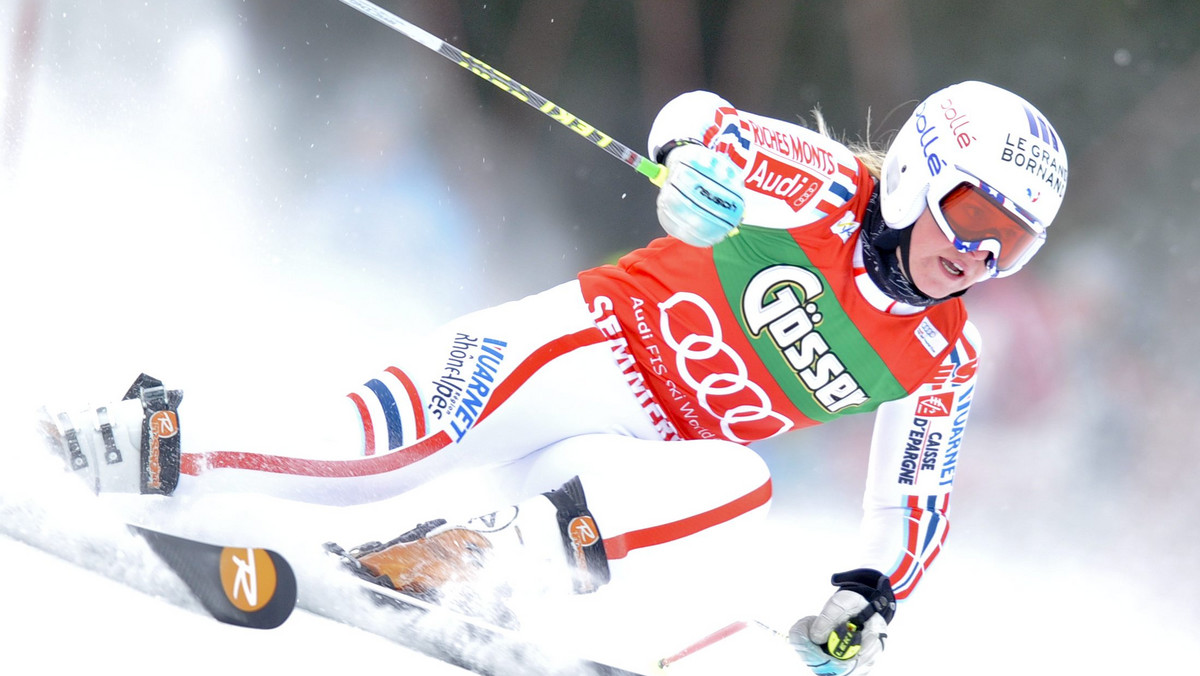 Specjalizująca się w slalomie gigancie Tessa Worley wygrała w austriackim Semmering już trzeci z rzędu slalom gigant zaliczany do klasyfikacji Pucharu Świata w narciarstwie alpejskim. Za jej plecami znalazły się Niemki - Maria Riesch i Kathrin Hoelzl. Agnieszka Gąsienica-Daniel uplasowała się na 42. pozycji, natomiast Karolina Chrapek na 51.