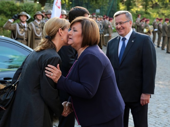 Anna i Bronisław Komorowscy witają węgierską parę prezydencką