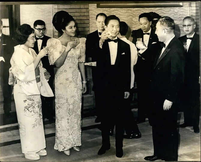 Imelda Markos sa suprugom u poseti Japanu