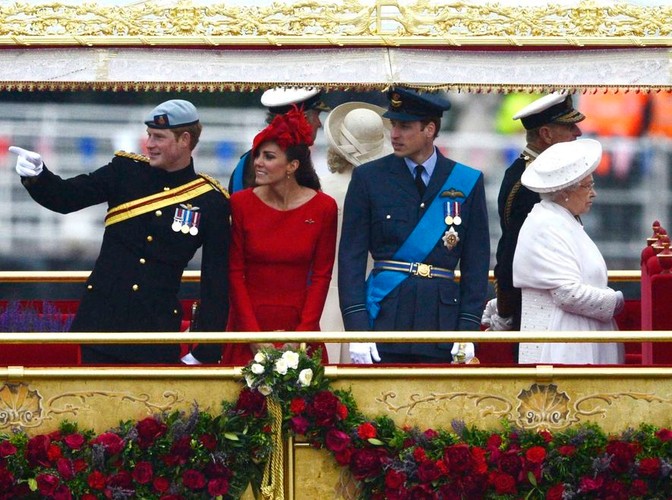 Rodzina królewska na jubileuszu: królowa Elżbieta II, księżna Catherine, książęta William i Harry