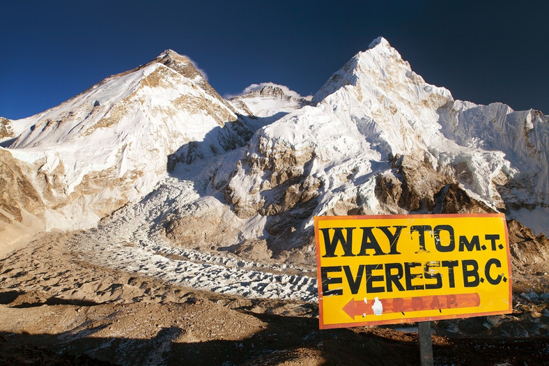 Mount Everest, Lhotse i Nuptse, widok z bazy Pumo Ri