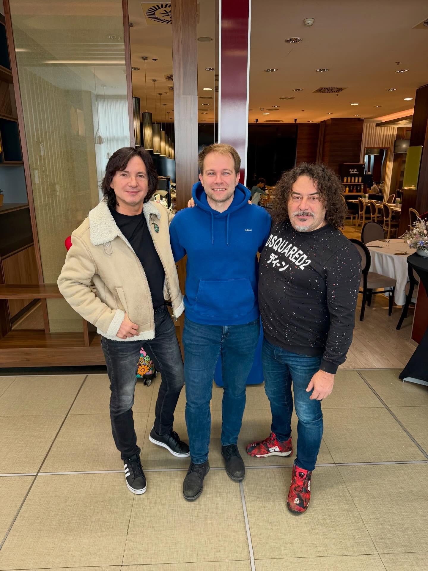 Spevák Maťo Ďurinda, Tomáš Bezdeda a Juraj Topor. 