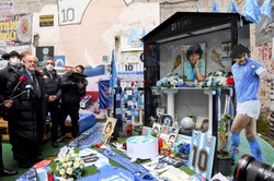 W Neapolu odsłonięto pomnik Diego Maradony