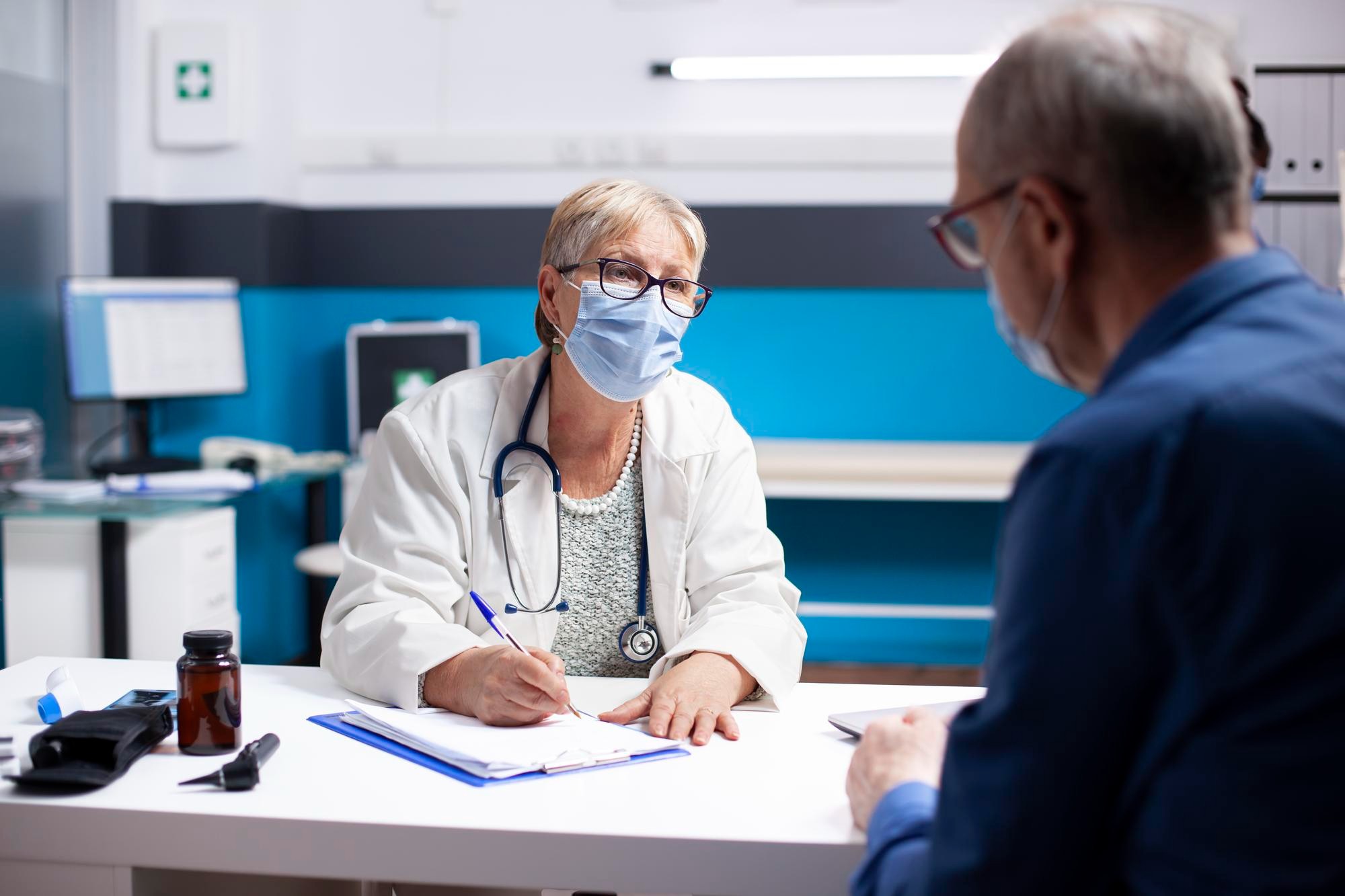 Pacienti z rizikových skupín by mali konzultovať svoj zdravotný stav s lekárom.