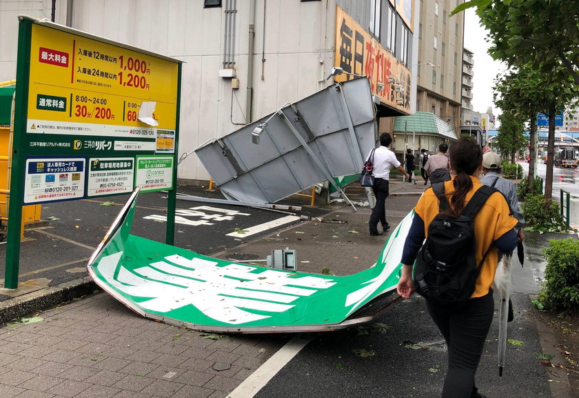 Potężny tajfun uderzył w Japonię