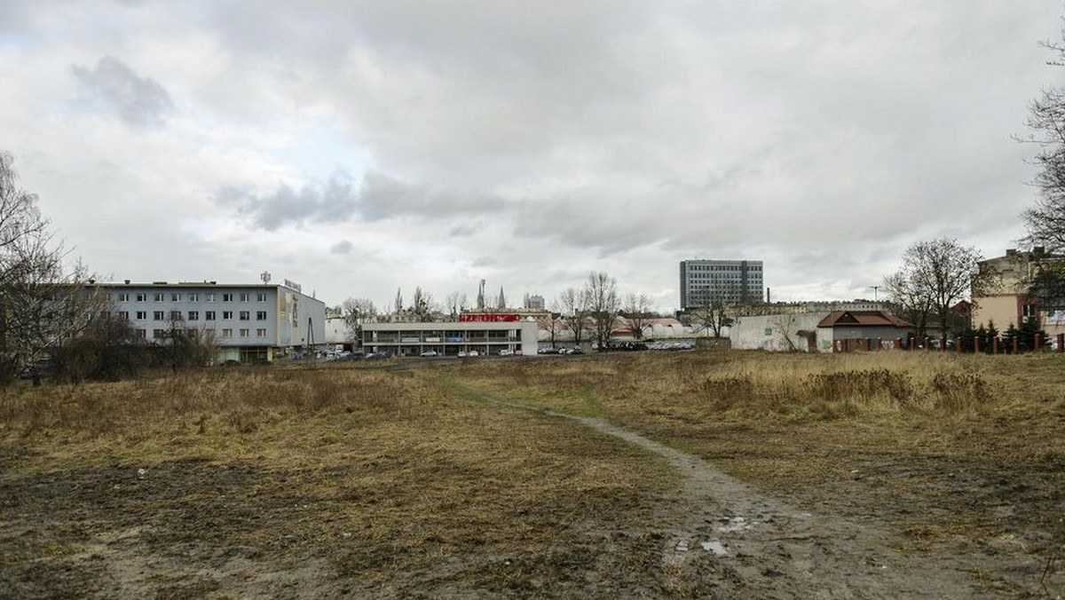 Na działce przy Pabianickiej jeszcze w tym roku rozpocznie się budowa mieszkań, z których większość przeznaczona będzie na wynajem w ramach programu Mieszkanie Plus. Miasto dziś podpisało umowę z BGK Nieruchomości.