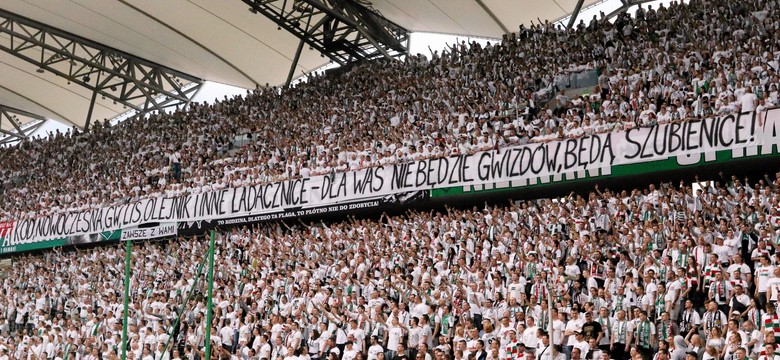Legia ukarana za transparent o szubienicy dla KOD, Nowoczesnej, "Gazety Wyborczej", Lisa i Olejnik