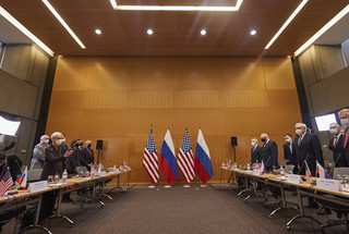 Rozmowy USA z Rosją. Starcie tytanów dyplomacji z obydwu stron barykady