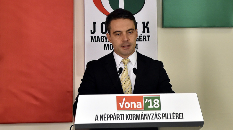 Vona Gábor, a Jobbik elnöke sajtótájékoztatót tartott, melyen a földesúradóról beszélt / Fotó: MTI