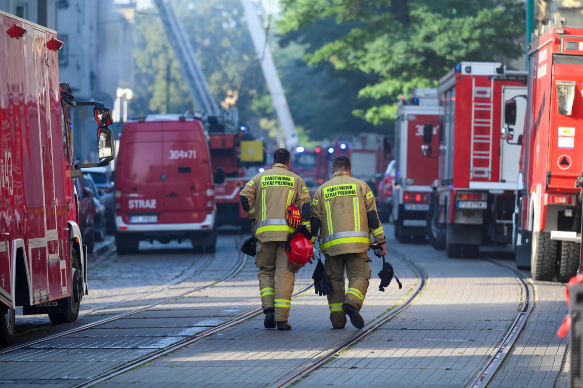  Poznań: Trwają poszukiwania strażaków. Cały czas idziemy po żywych