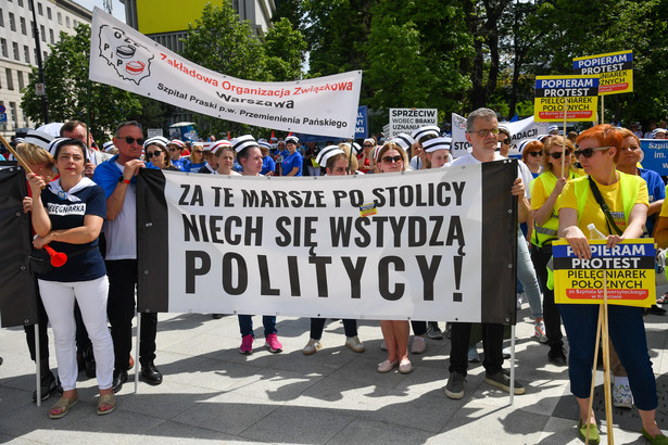 Warszawa, 23.05.2023. Protest pielęgniarek przed Sejmem w Warszawie