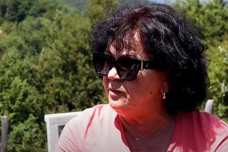 "Uvek sam NALAZILA FUKARE I SELJAČINE, ali sam od sinova NAPRAVILA LJUDE! Gledam ovde familije - sin 35 godina, ćerka 30, jo&scaron; uvek kod matere jedu pitu"