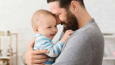 ewolucja ojcostwa w statystykach zus. jak dyrektywa work-life balance zmienia model opieki w polsce?