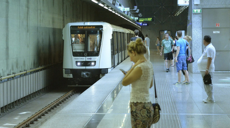 A Gellért térnél napok óta tart a szivárgás /Fotó: MTI-Máthé Zoltán