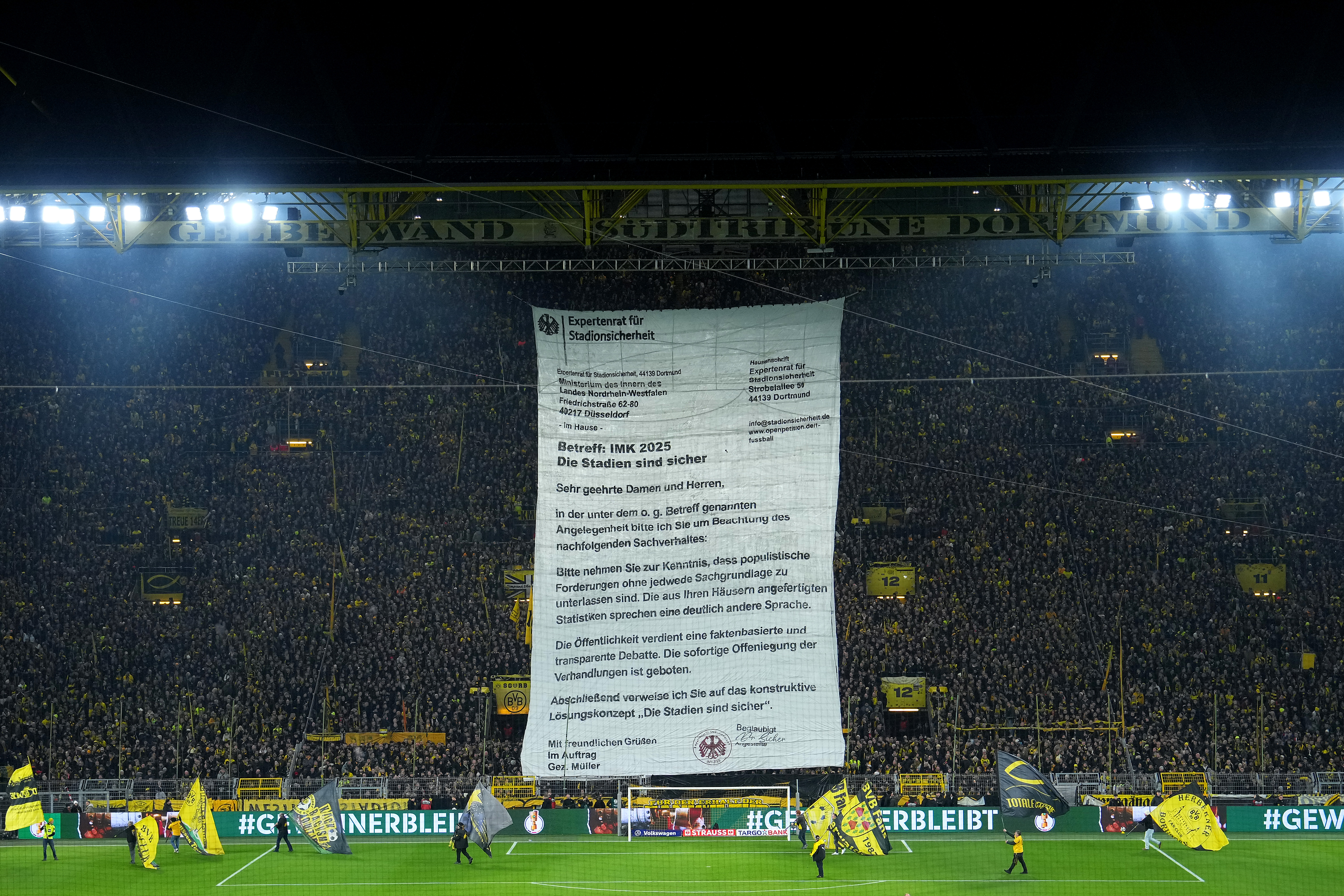 Nach Fanprotesten: Personalisierte Tickets in Stadien vom Tisch