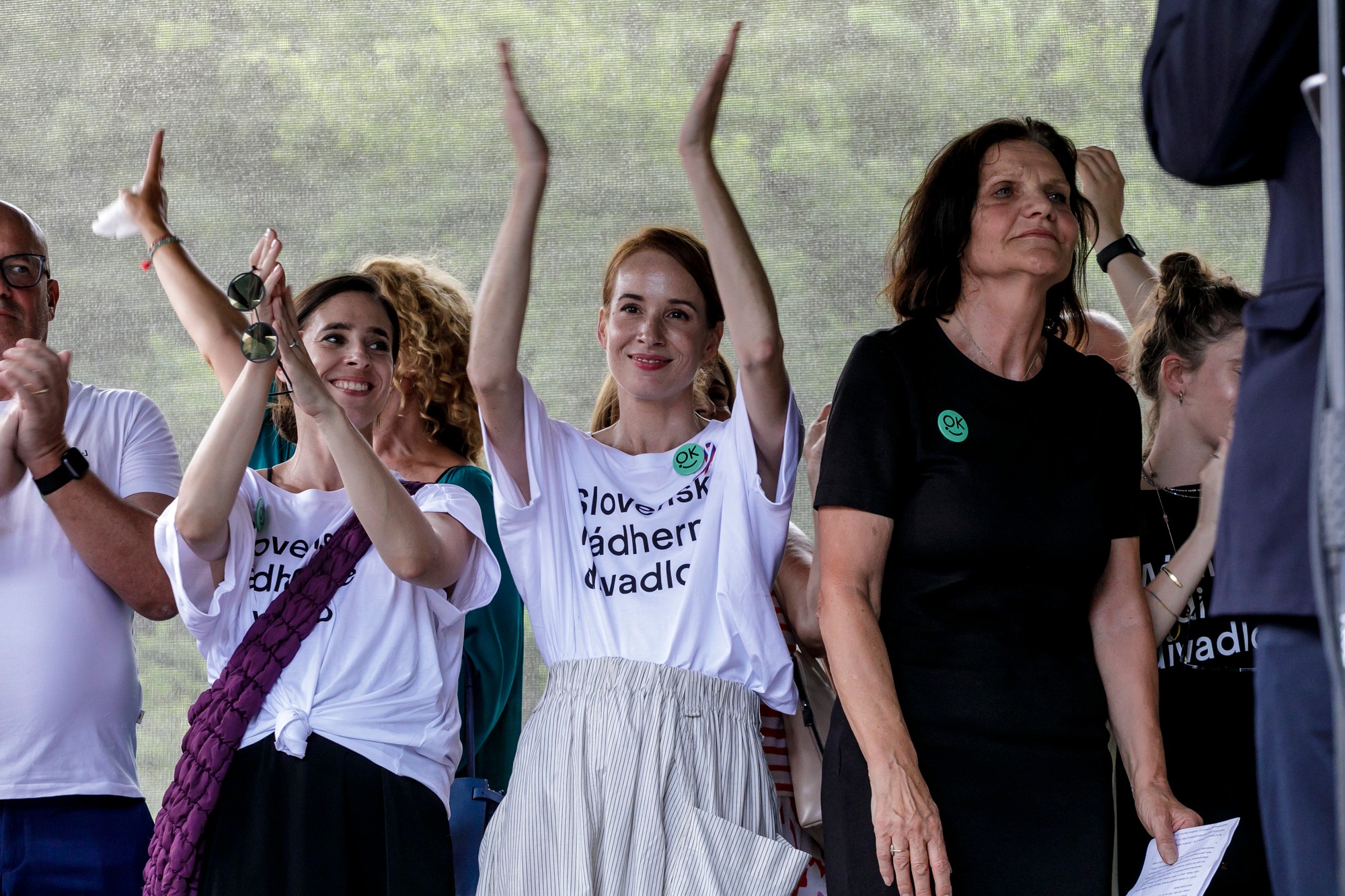 V Bratislave proti krokom Ministerstva kultúry (MK) SR protestovali v pondelok večer tisíce ľudí.