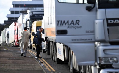 Ponad 15,5 tys. testów u kierowców w Wielkiej Brytanii. Wykryto tylko 36 przypadków wirusa