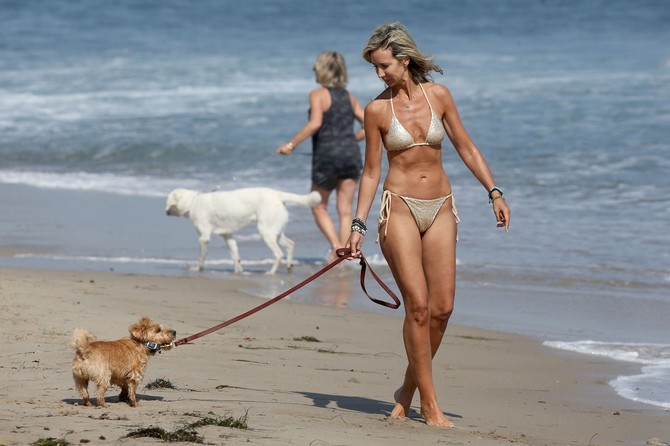 Ledi Viktorija Harvi na plaži u Malibuu foto:  SplashNews.com/Splash