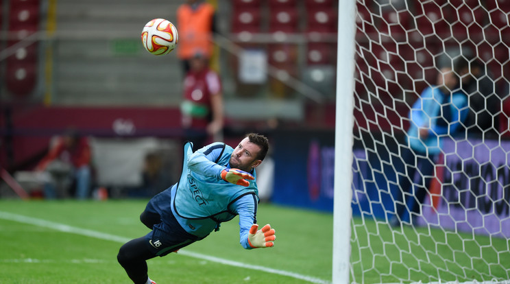 Jan Lastuvka egészpályás gólját nem adták meg / Fotó: AFP