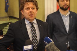 Trzaskowski wspólnym kandydatem PO i Nowoczesnej. Poseł: Czuję się niezręcznie