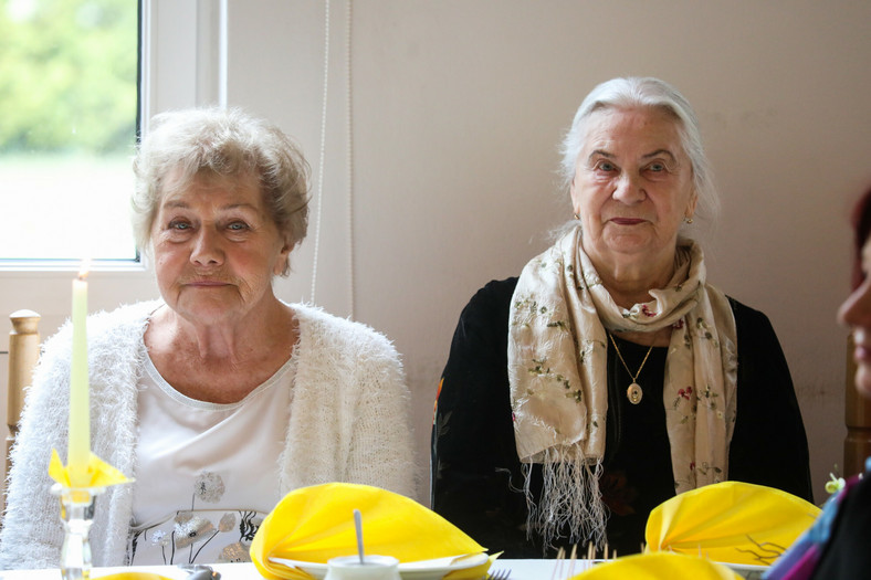 Teresa Lipowska i Ryszarda Gozdowska w Skolimowie