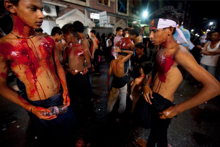 Dečaci obliveni krvlju