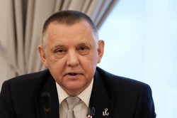 Banaś hojnie nagrodził współpracowników. W NIK posypały się premie