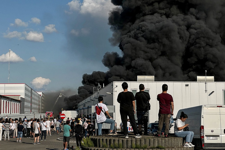 Pożar hali magazynowej z tekstyliami w Wólce Kosowskiej (Wólka Kosowska, 02.09.2023)