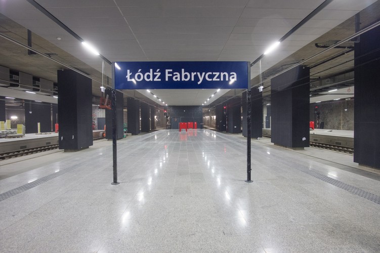 Kluczowy termin to połowa grudnia. W tym terminie kolej planowała bowiem uruchomić pierwsze połączenia z nowego dworca w Łodzi. Czy jednak to się uda? <br><br>fot. (gm/cat) PAP/Grzegorz Michałowski