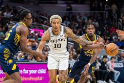 Jeremy Sochan trafił 3 z ośmiu rzutów. Katastrofa Spurs w meczu z Pacers [WIDEO]