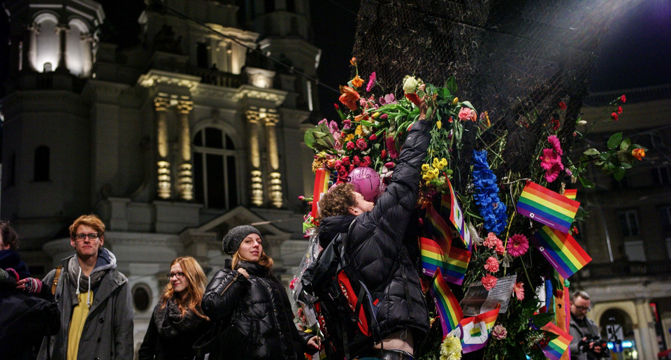 Happening "Niewzruszeni" na pl. Zbawiciela w Warszawie