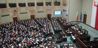 Skandaliczny przywilej parlamentarzystów. Płacą niższe podatki