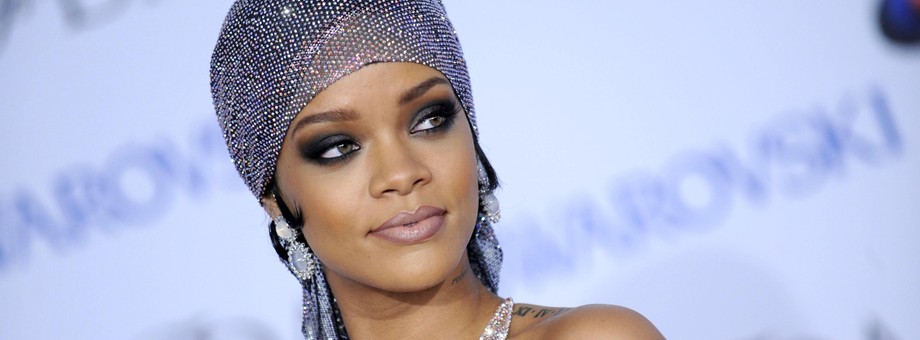 Rihanna weszła do grona miliarderów w sierpniu 2021 roku. Fortuny nie przyniosła jej działalność muzyczna, a biznesowa. Wokalistka założyła m.in. firmę kosmetyczną Fenty Beauty wraz z Bernardem Arnaultem i koncernem LVMH