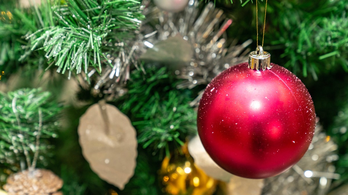 Ako vam je jelka još okićena, danas obavezno skinite ukrase