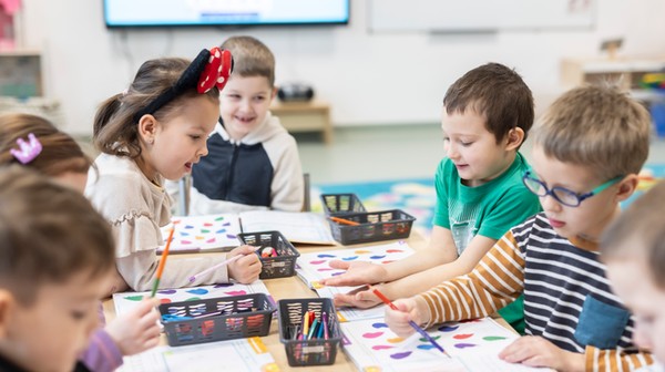 O przyjęciu decyduje liczba punktów, nie kolejność zgłoszeń. Można je uzyskać m.in. za posiadanie rodzeństwa w danej placówce czy posiadanie orzeczenia o niepełnosprawności (kandydata lub jego rodzica). 
