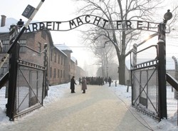 Napis "Arbeit macht frei" jest już scalony